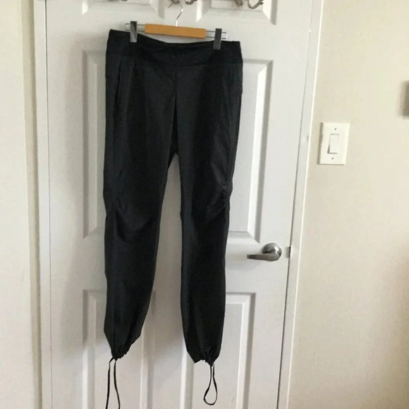Lululemon Run lightweight straight leg Breathable Pant yoga Black SZ 10 - Picture 3 of 16